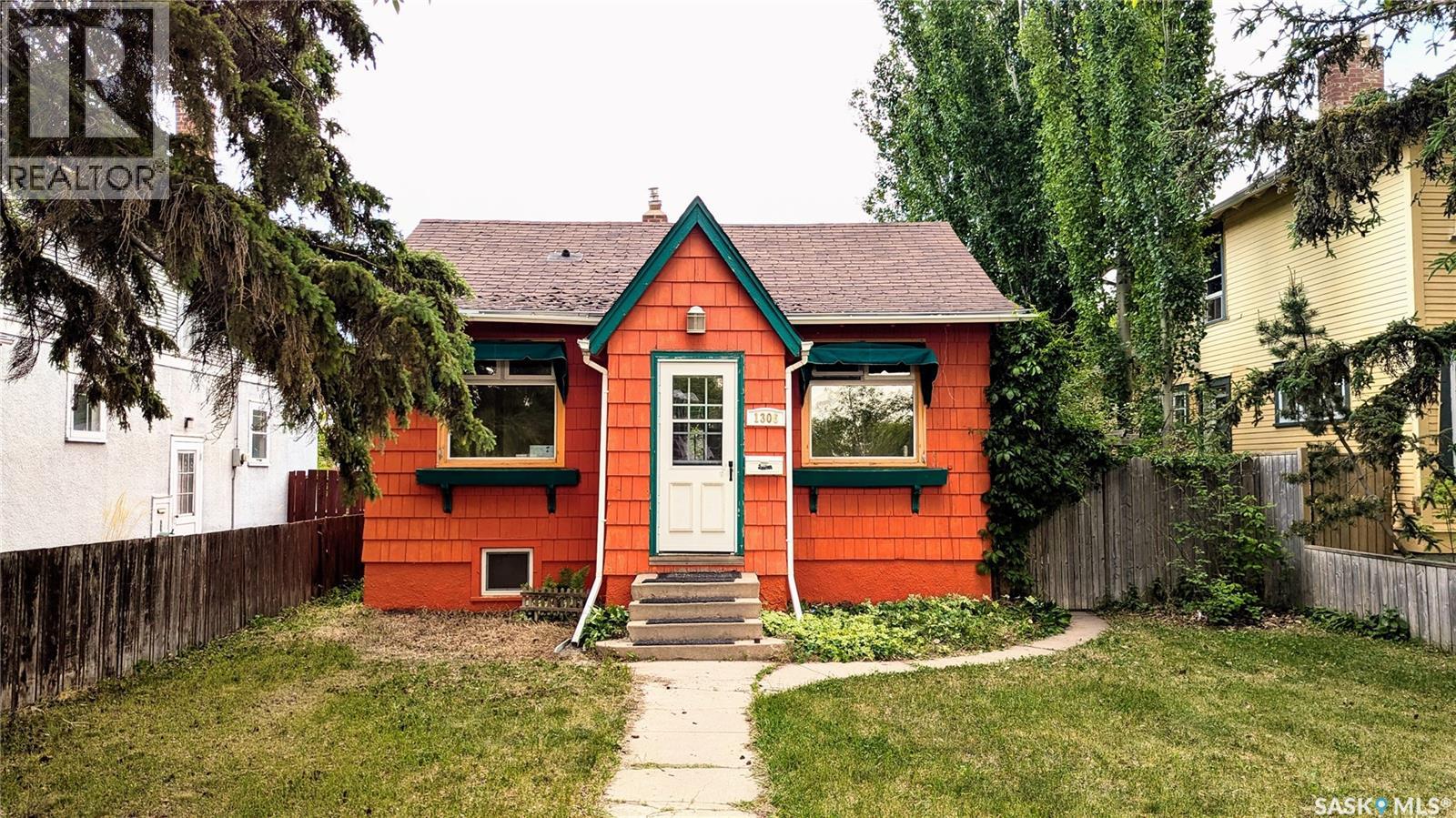 1306 E Avenue N, Saskatoon, SK S7L 1T5