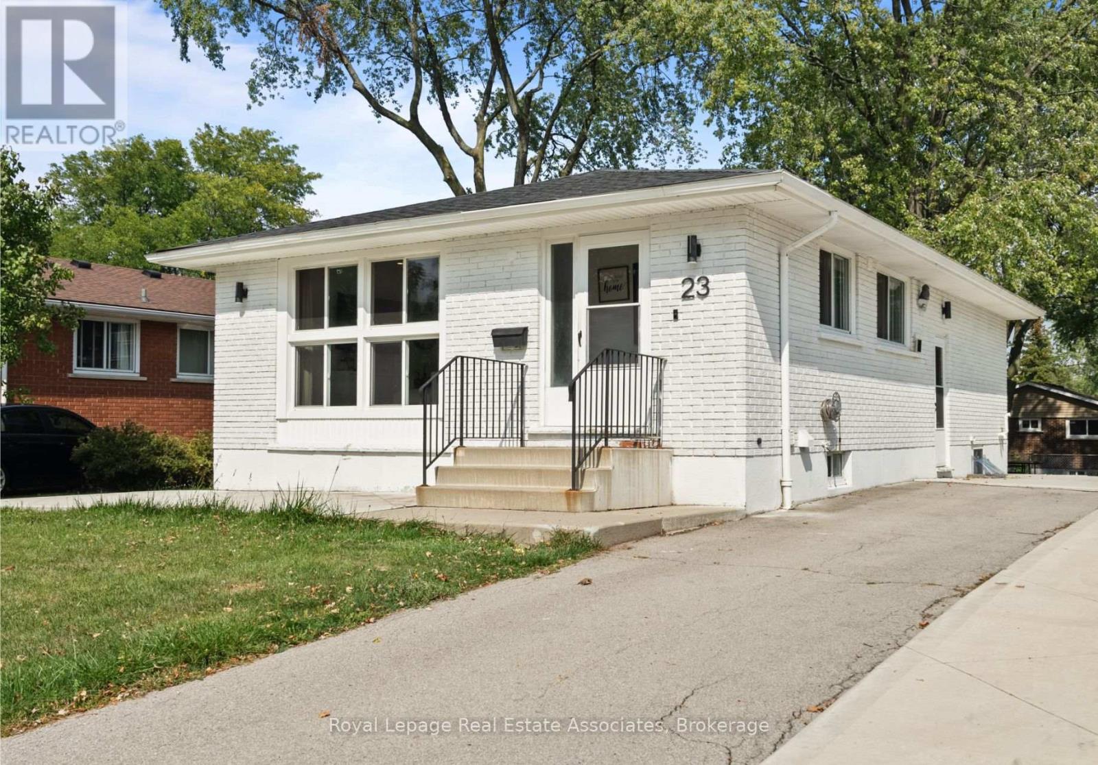 23 Thorley Dr, Hamilton, ON L8T 3G2