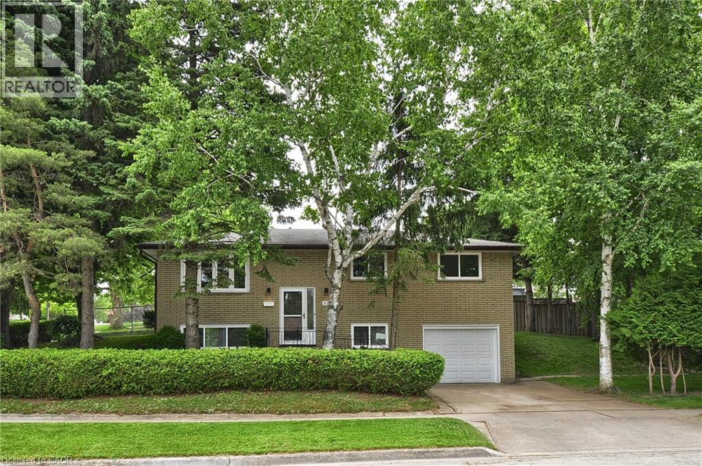 48 Mark Cres, Cambridge, ON N1S 4A3