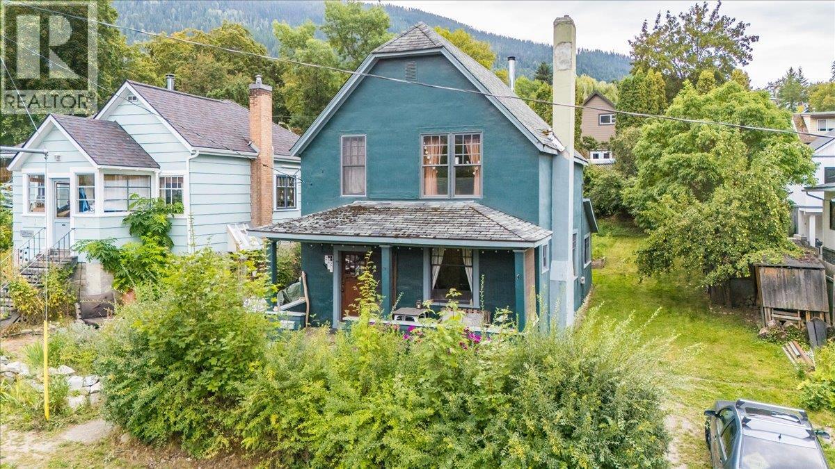 222 Observatory St, Nelson, BC V1L 4Y3