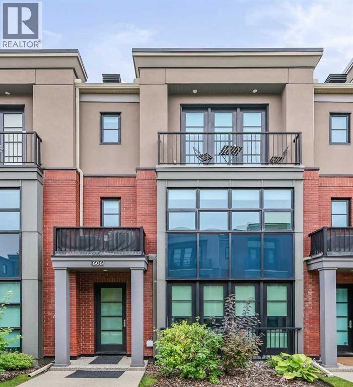 606 Aspen Meadows Hl SW, Calgary, AB T3H 0G3