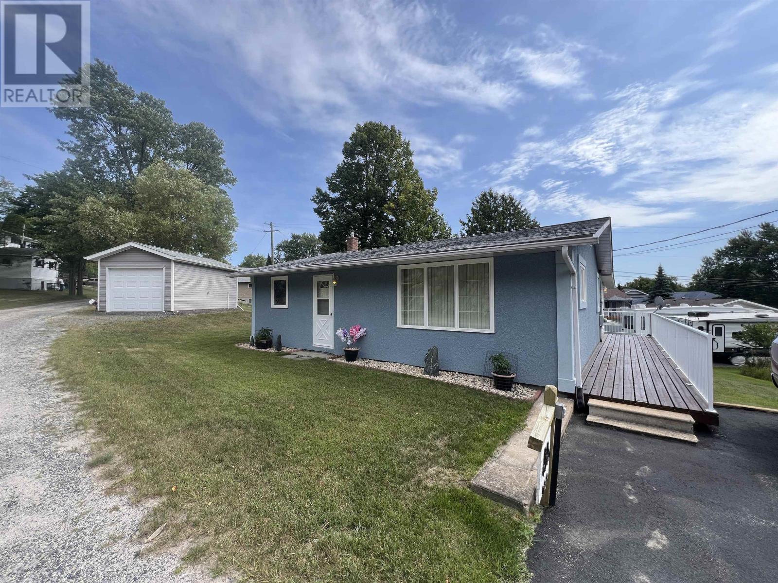 109 Houghton Rd, Kenora, ON P9N 4E1