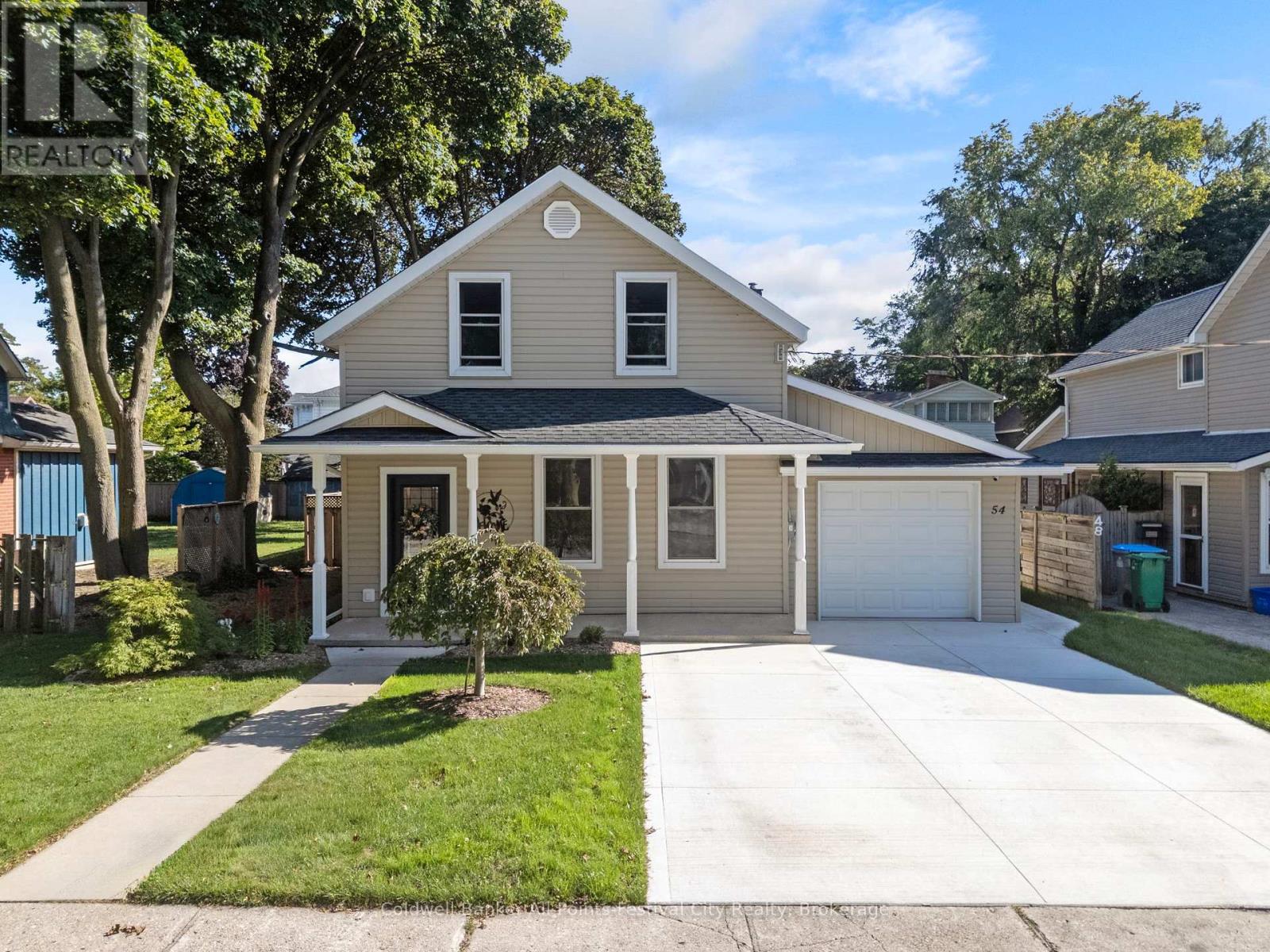 54 Trafalgar St, Goderich, ON N7A 1T4