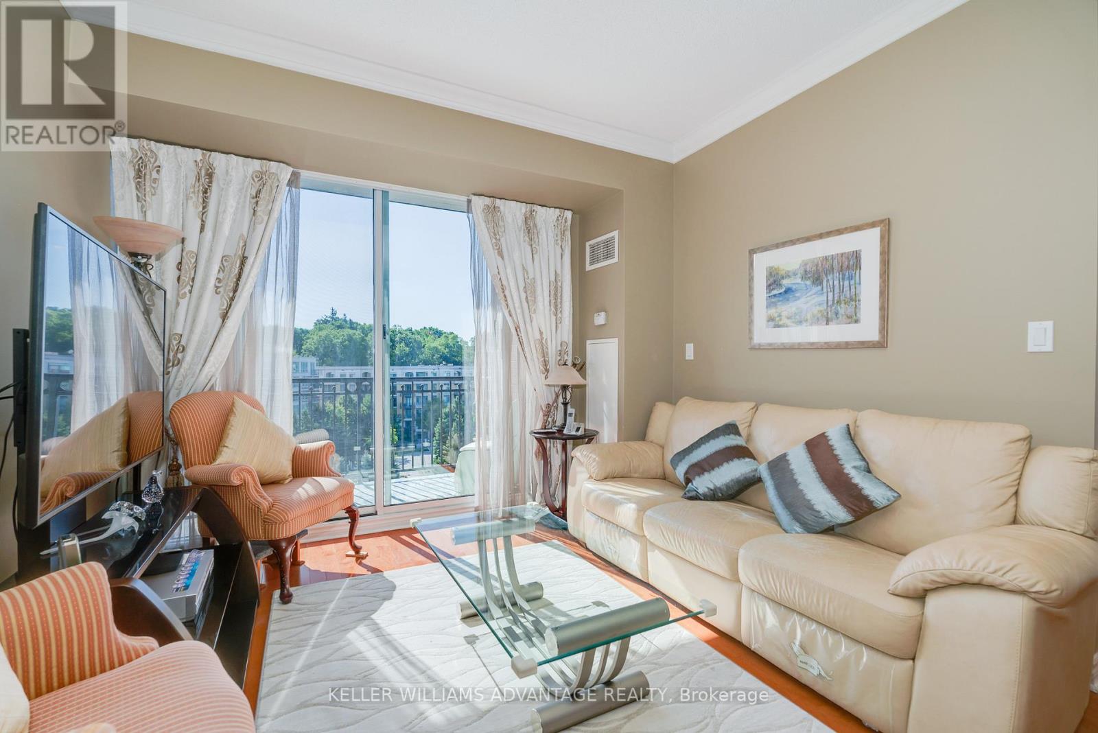28 William Carson Crescent Ph22, Toronto, ON M2P 2H1