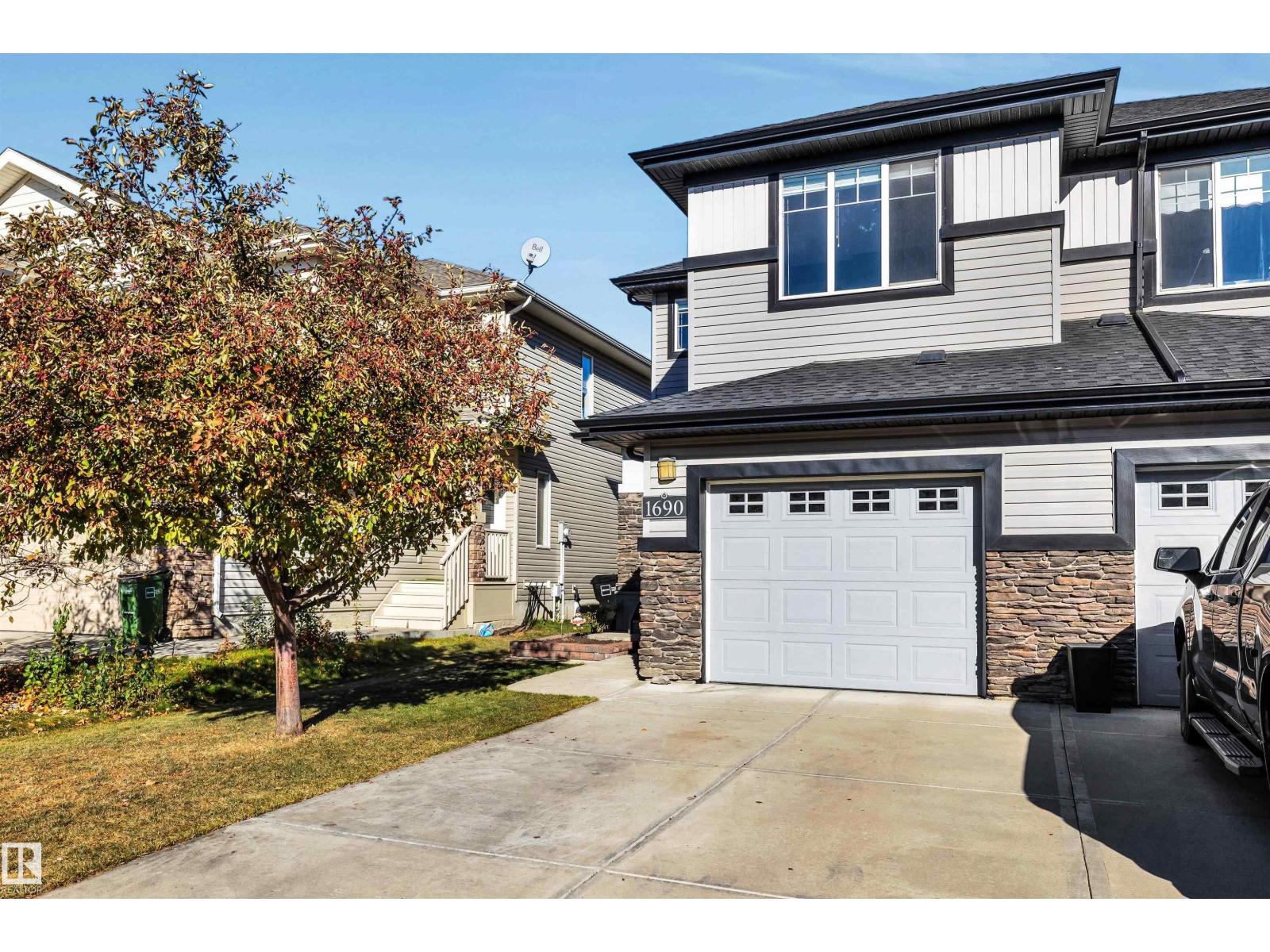 1690 Cunningham Way SW, Edmonton, AB T6W 0W5