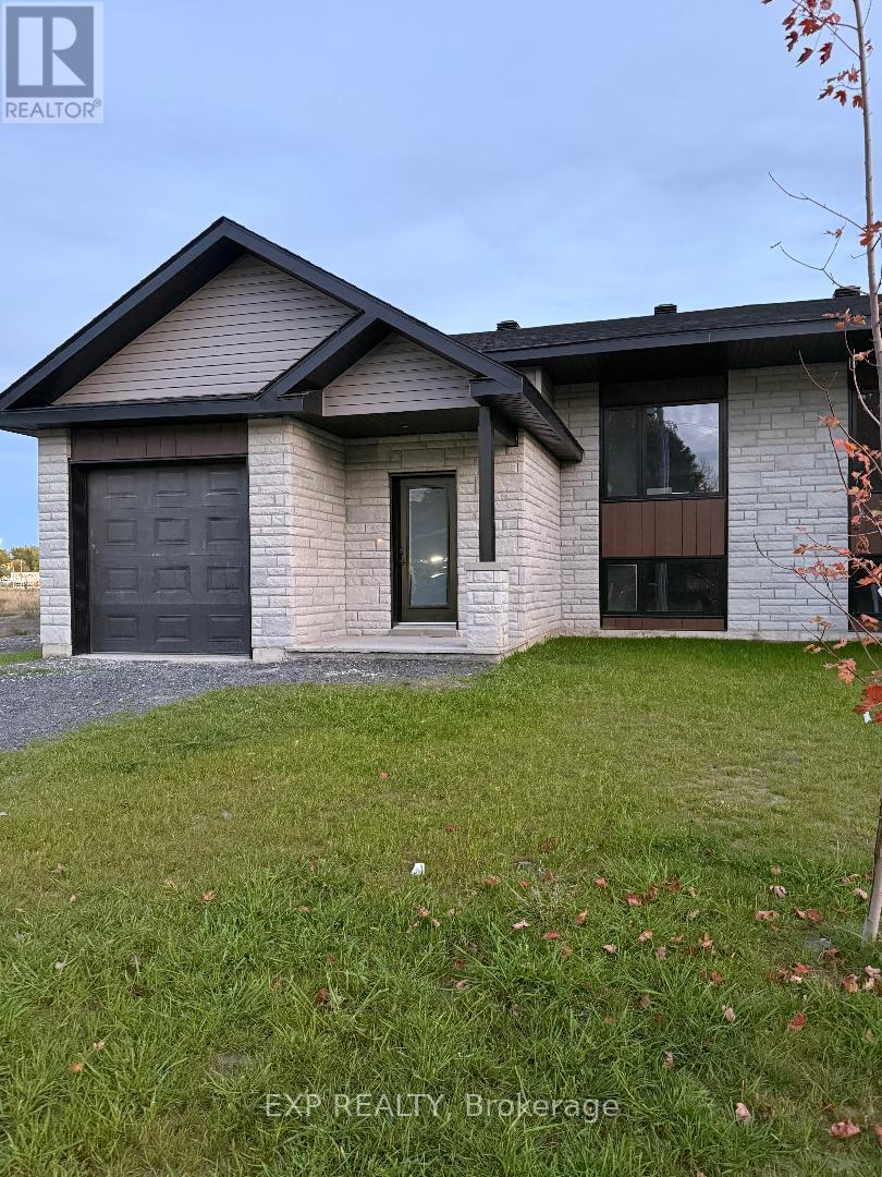 24 S Beech St, South Glengarry, ON K0C 1N0