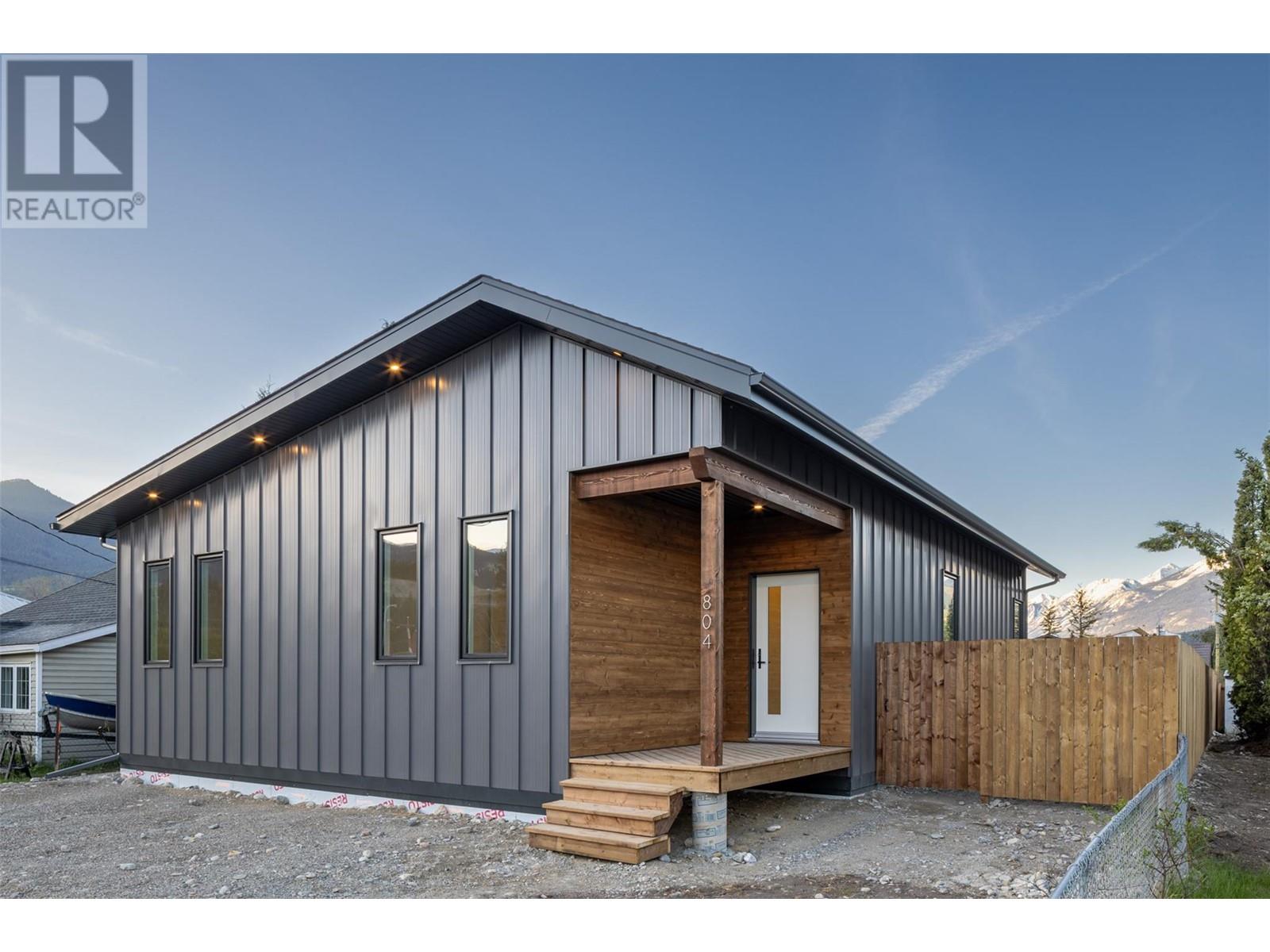 804 9 Street South, Golden, BC V0A 1H0