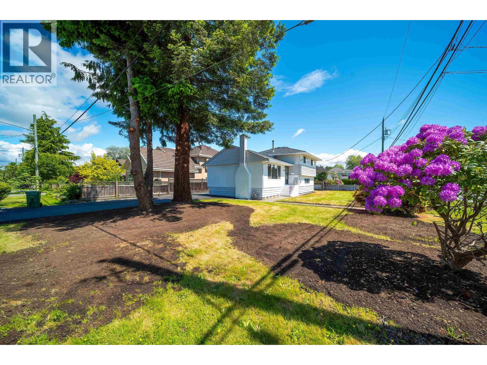 3871 Youngmore Rd, Richmond, BC V7C 1R5