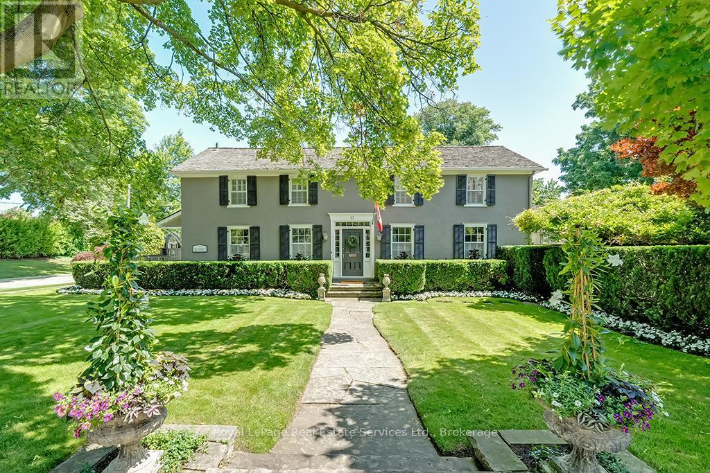 53 Thomas St, Oakville, ON L6J 3A2