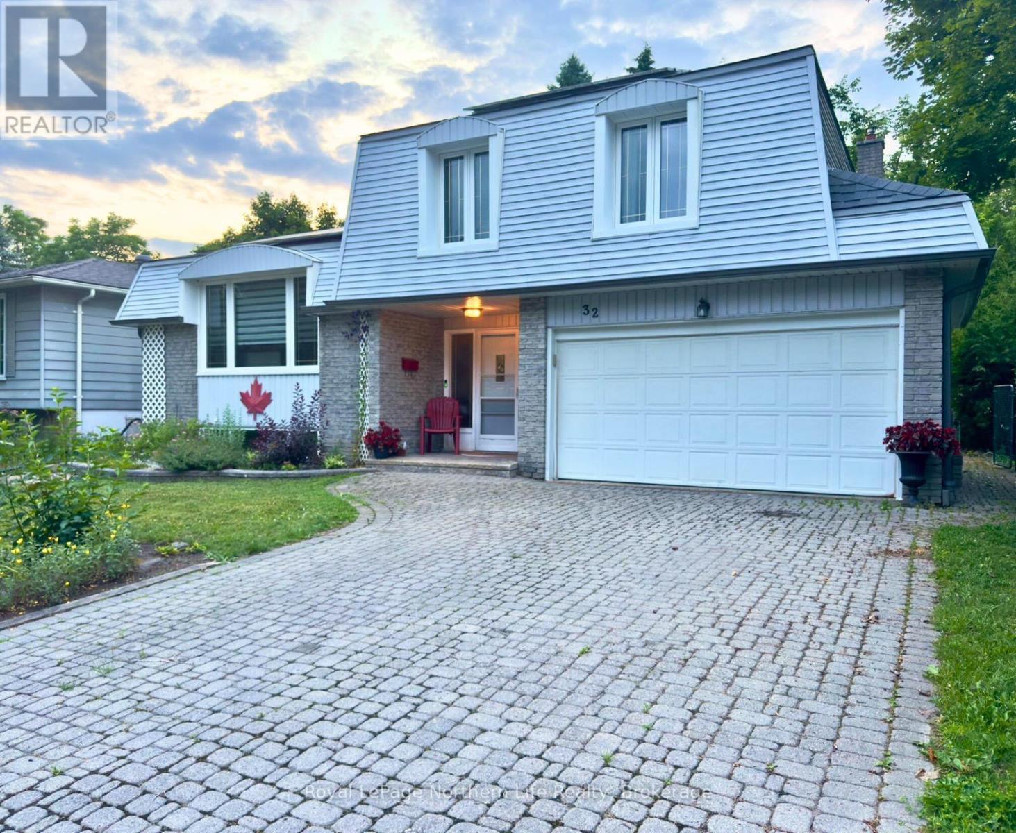 32 Indian Arrow Rd, Barrie, ON L4M 5G3