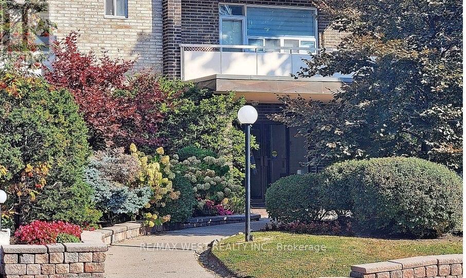 507 67 Richmond St, Richmond Hill, ON L4C 3Y3