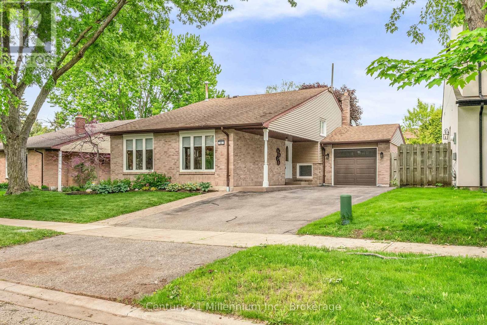 43 Stoddart Dr, Aurora, ON L4G 2G2