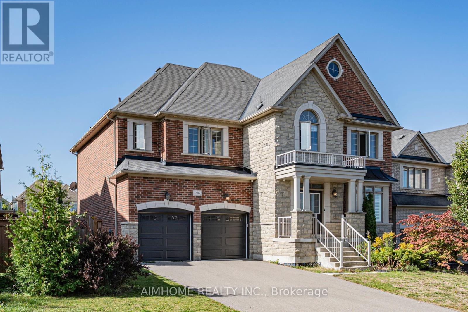 986 Wilbur Pipher Cir, Newmarket, ON L3Y 4W1