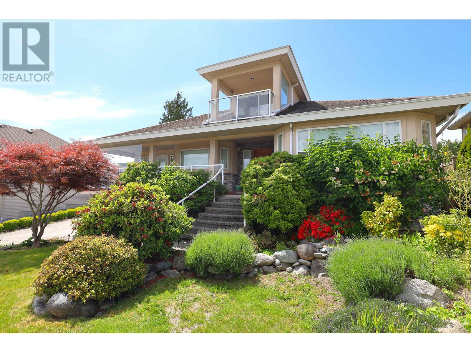 561 Spyglass Rd, Gibsons, BC V0N 1V9