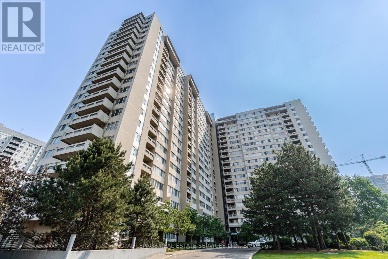 102 3590 Kaneff Cres, Mississauga, ON L5A 3X3