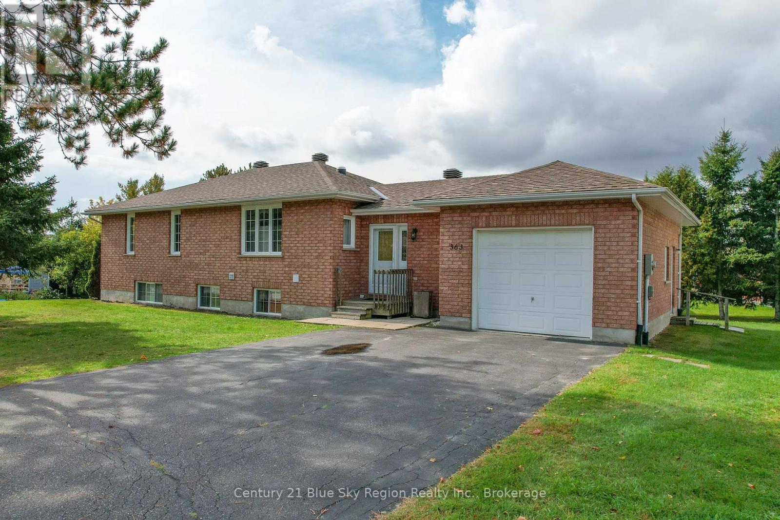 363 Main St, Powassan, ON P0H 0A4