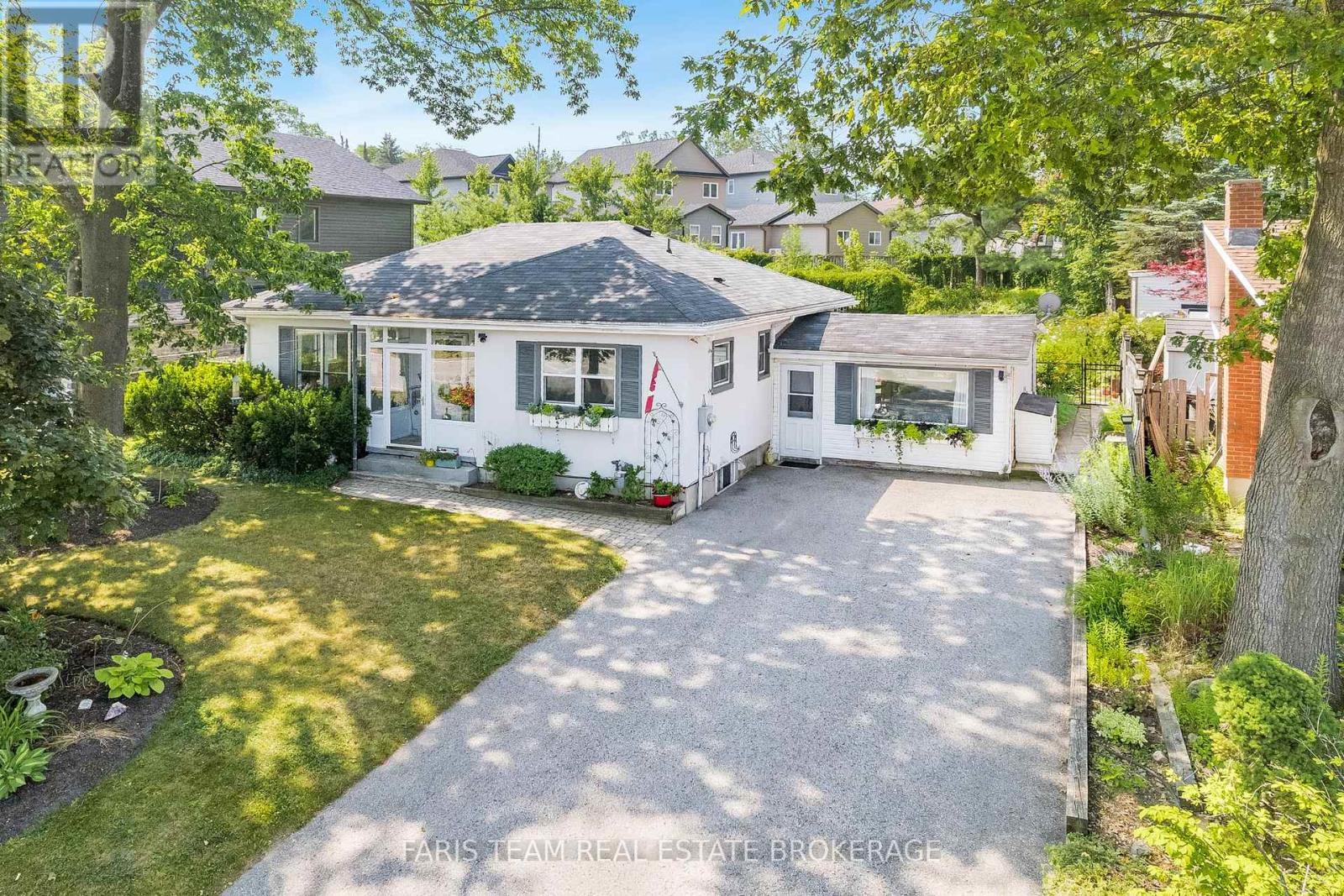 302 Sunnidale Rd, Barrie, ON L4N 5P2