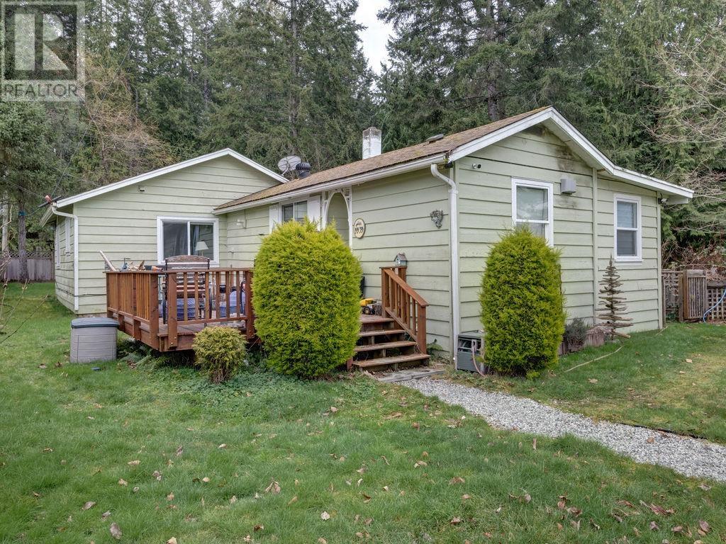 5535 Kontiki Rd, Sechelt, BC V7Z 0G1