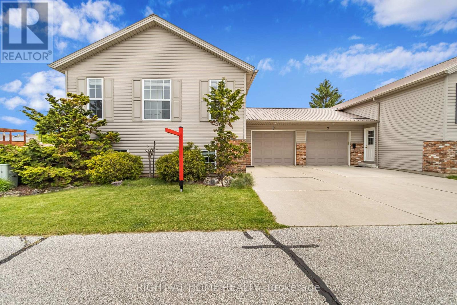 9 Discovery Ct, Chatham-kent Ne, ON N7L 0A3