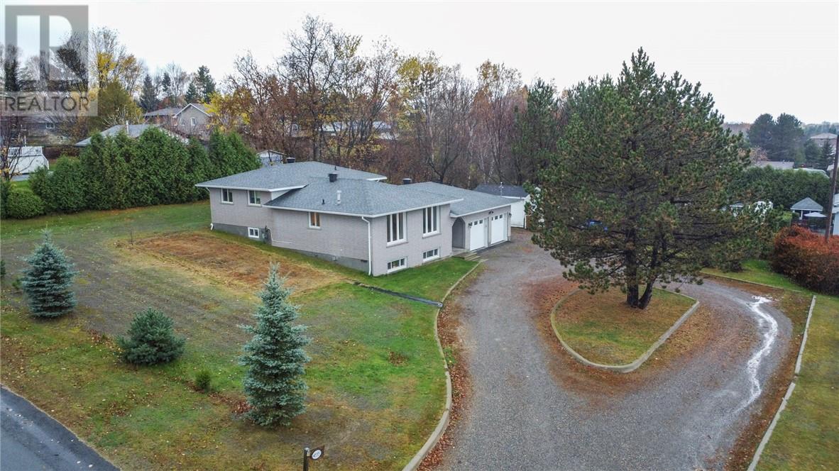 4555 Centennial Dr, Hanmer, ON P3P 1G6