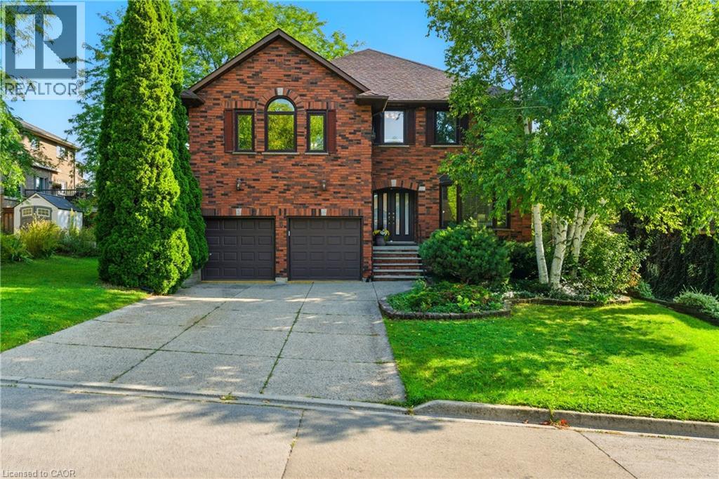 6 Renata Ct, Hamilton, ON L9H 6X1