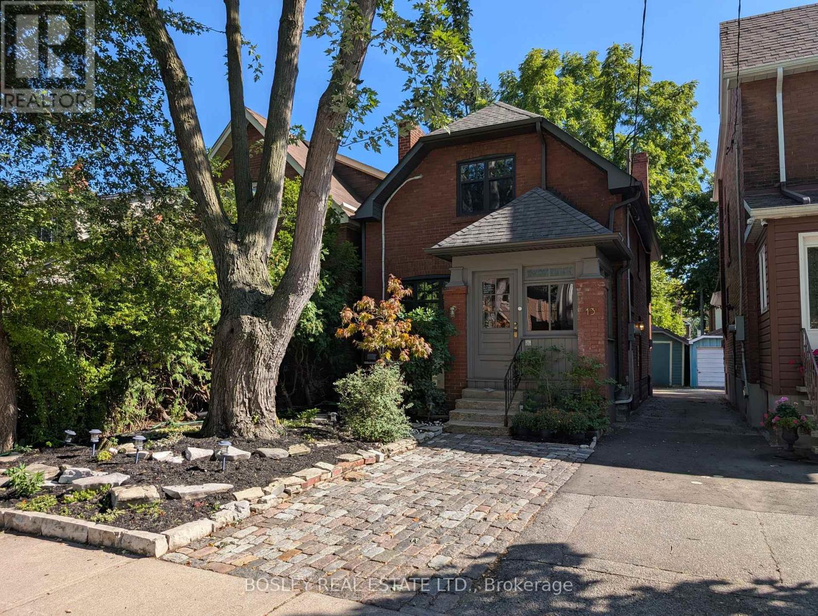 13 Methuen Ave, Toronto, ON M6S 1Z7
