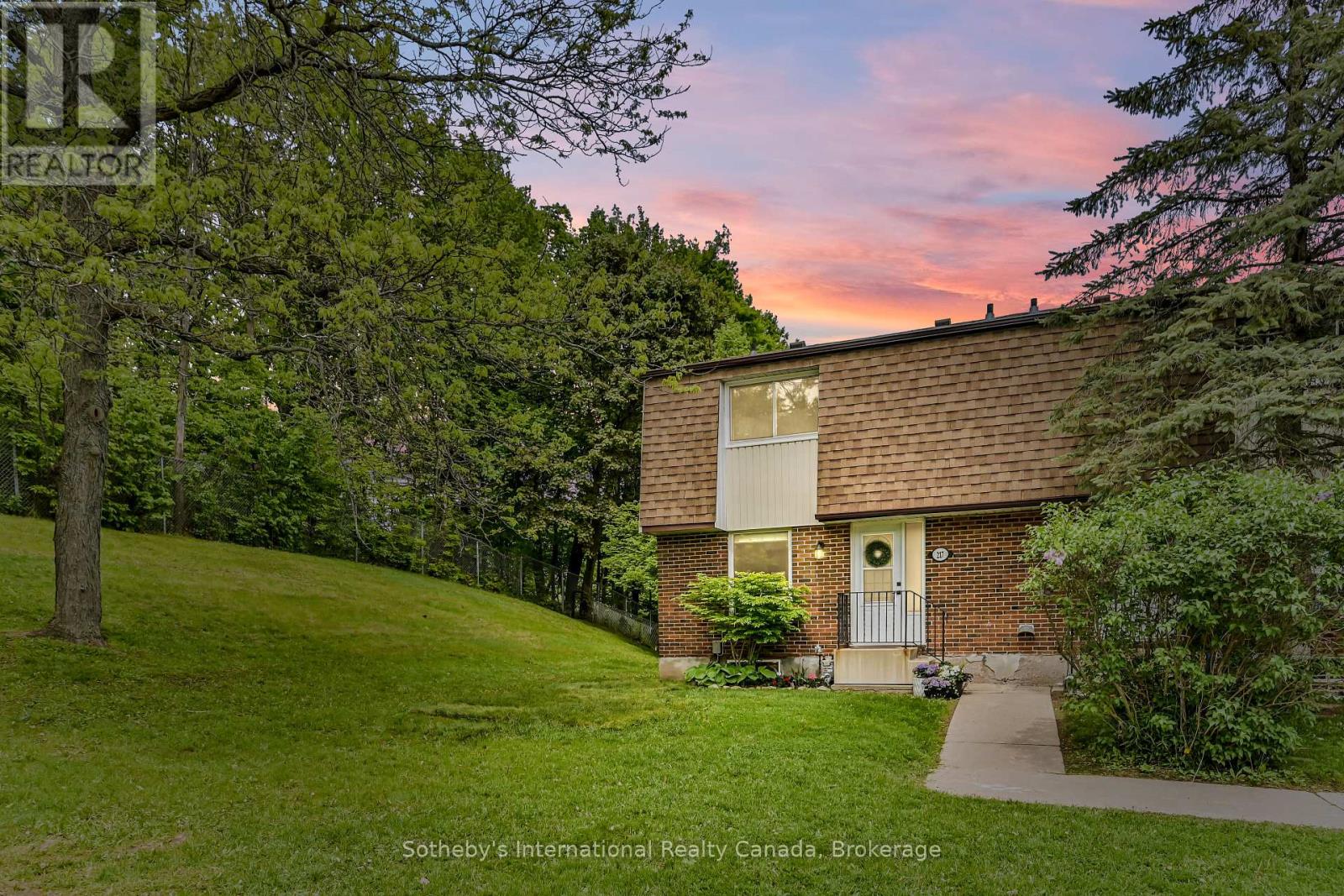217 Kingham Rd, Halton Hills, ON L7J 2T3