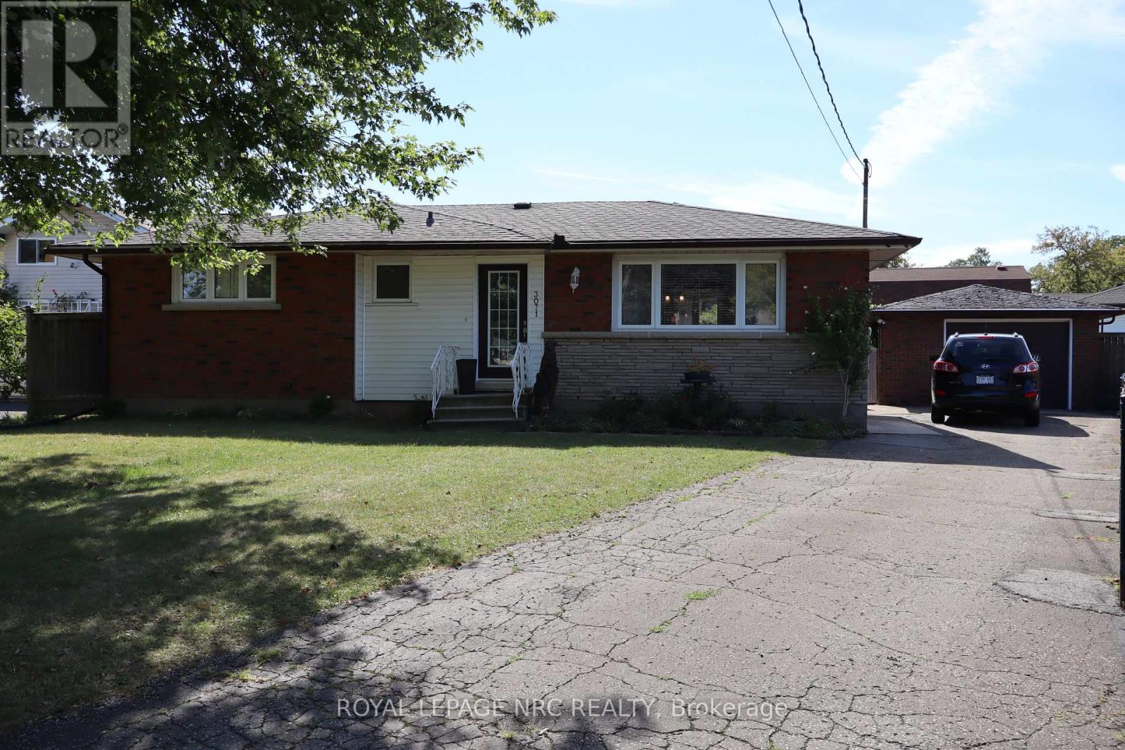 3071 Basswood Ct, Niagara Falls, ON L2J 2G9