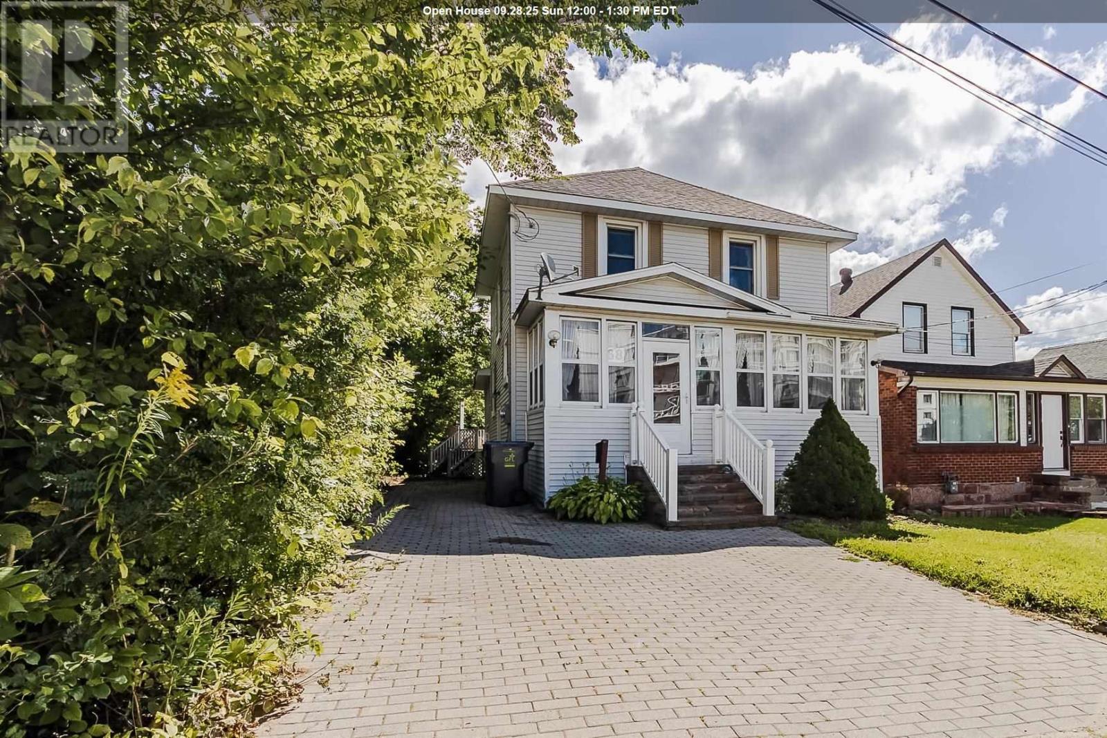 68 Pine St, Sault Ste. Marie, ON P6A 3Y1