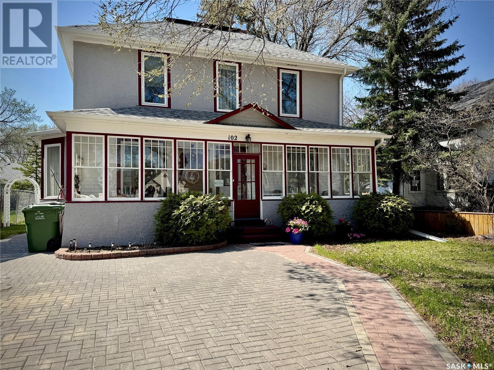 102 Third Ave N, Yorkton, SK S3N 1C3