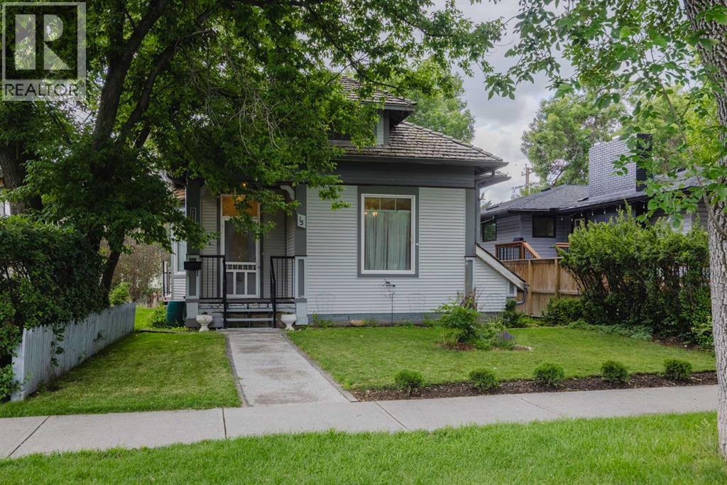 15 Elma St W, Okotoks, AB T1S 1J7
