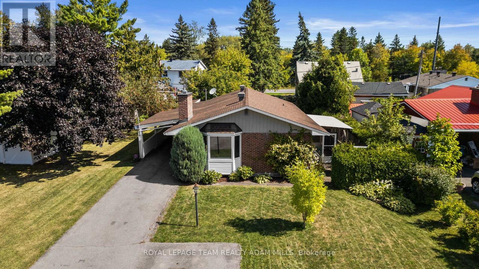 3 Domus Cres, Ottawa, ON K2H 6A3