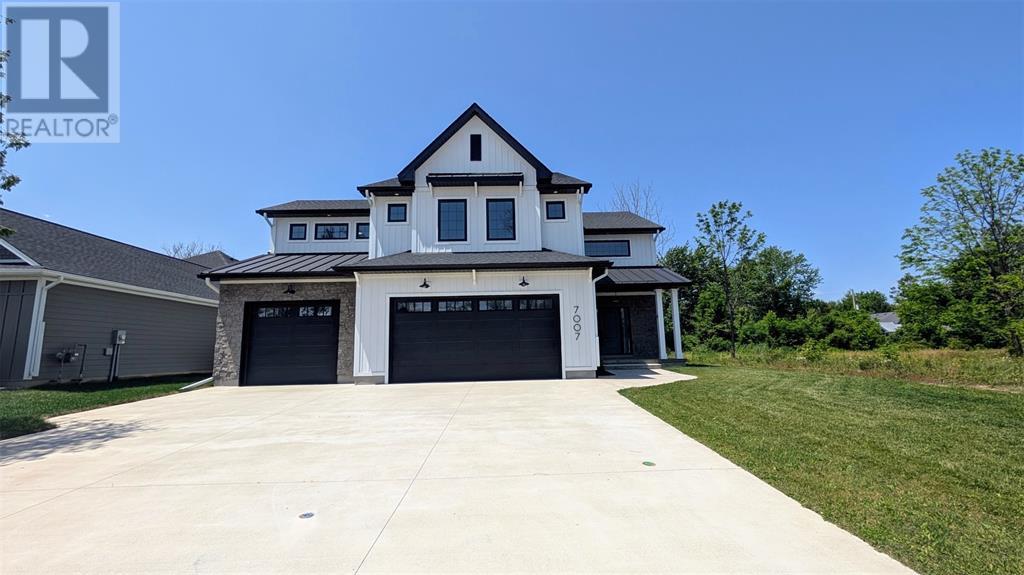 7007 Blue Coast Hts, Plympton-Wyoming, ON N0N 1E0