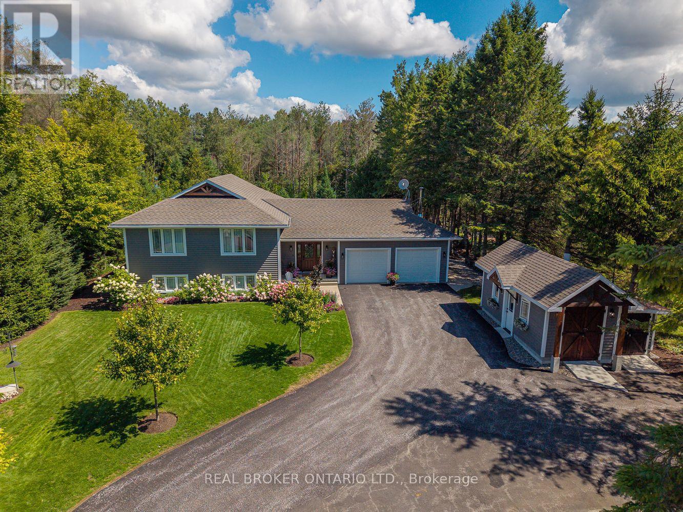 8 Crystalwood Ln, Springwater, ON L0L 1X0