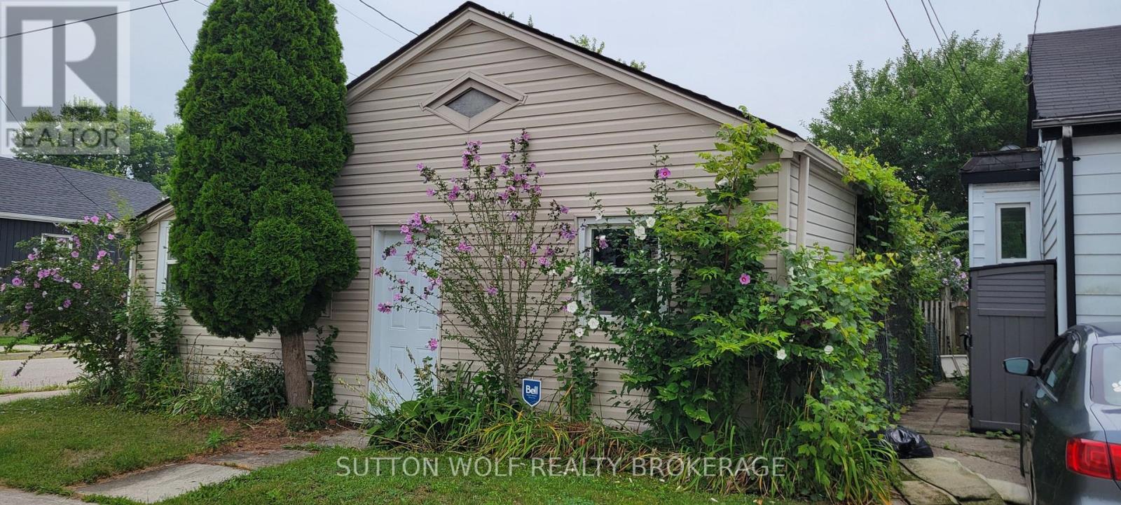 565 S Street S, London East East K, ON N6B 1C5