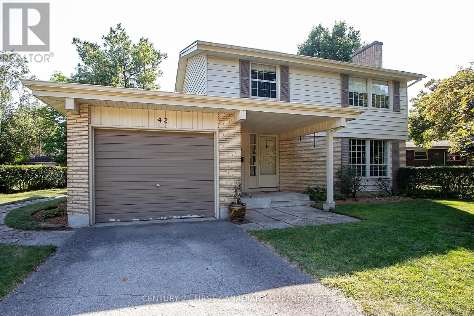 42 Naomee Cres, London, ON N6H 3T4