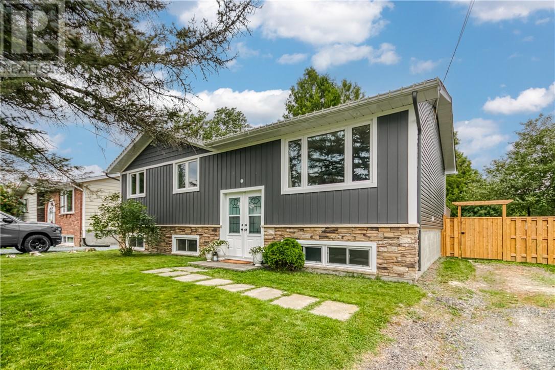 1700 Harry St, Val Caron, ON P3N 1J3
