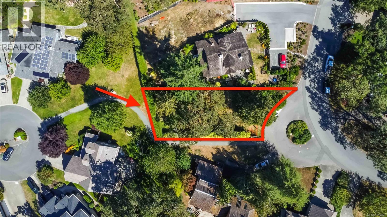 933 Woodhall Dr, Saanich, BC V8X 3L7