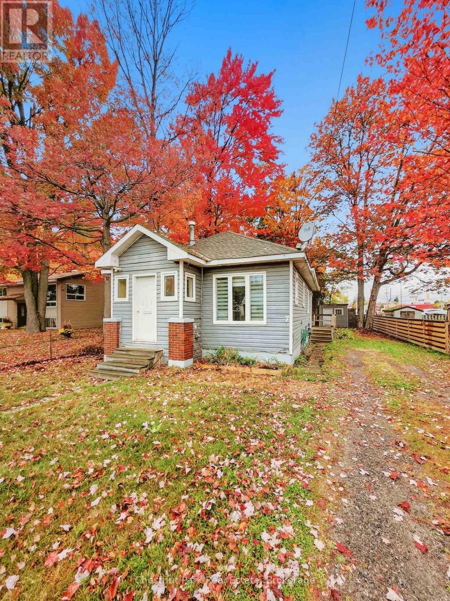 7 Clifford Ave, North Bay, ON P1A 1N9