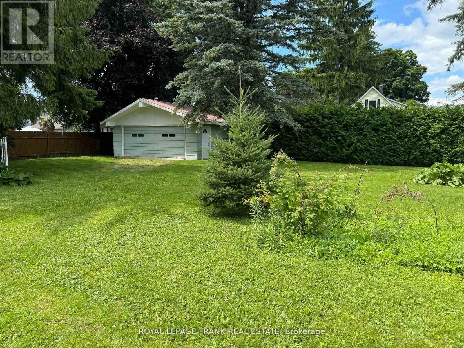 52 Cobbledick St, Clarington, ON L0B 1M0