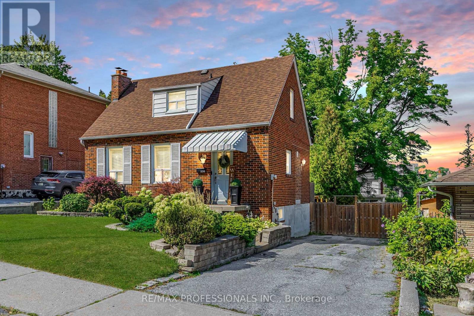 2236 Lawrence Ave W, Toronto Humber Heights, ON M9P 2A3