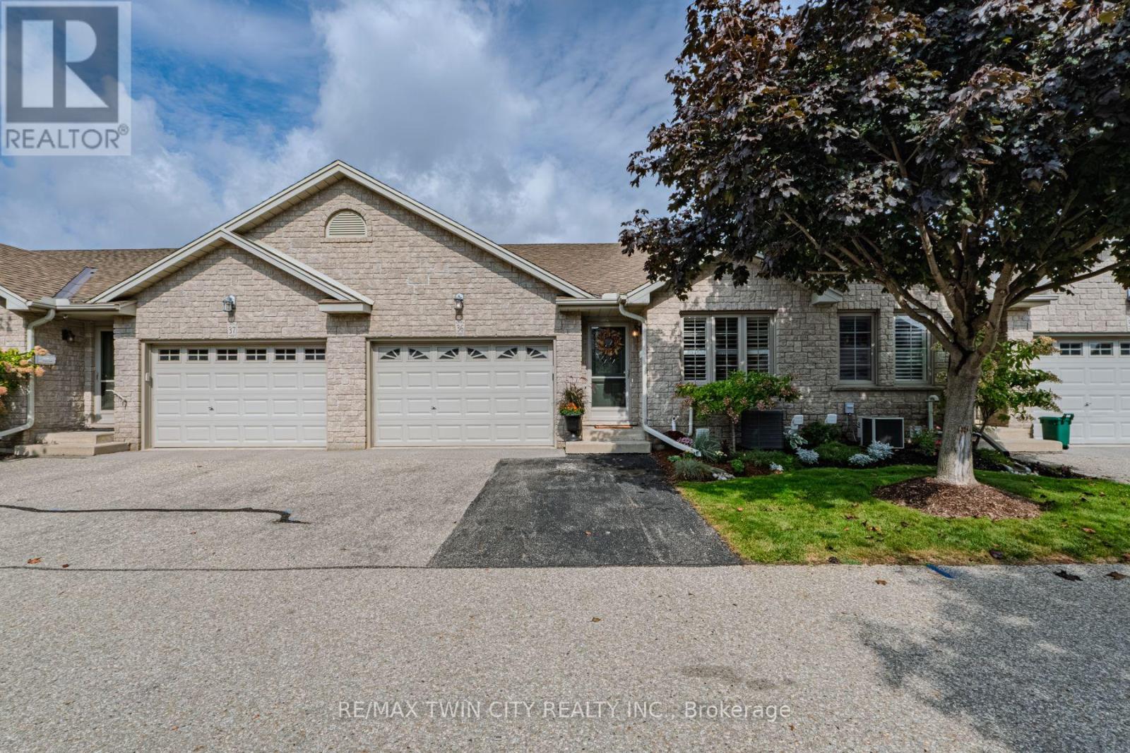 36 19 Hanlon Pl, Brant Paris, ON N3L 4E8