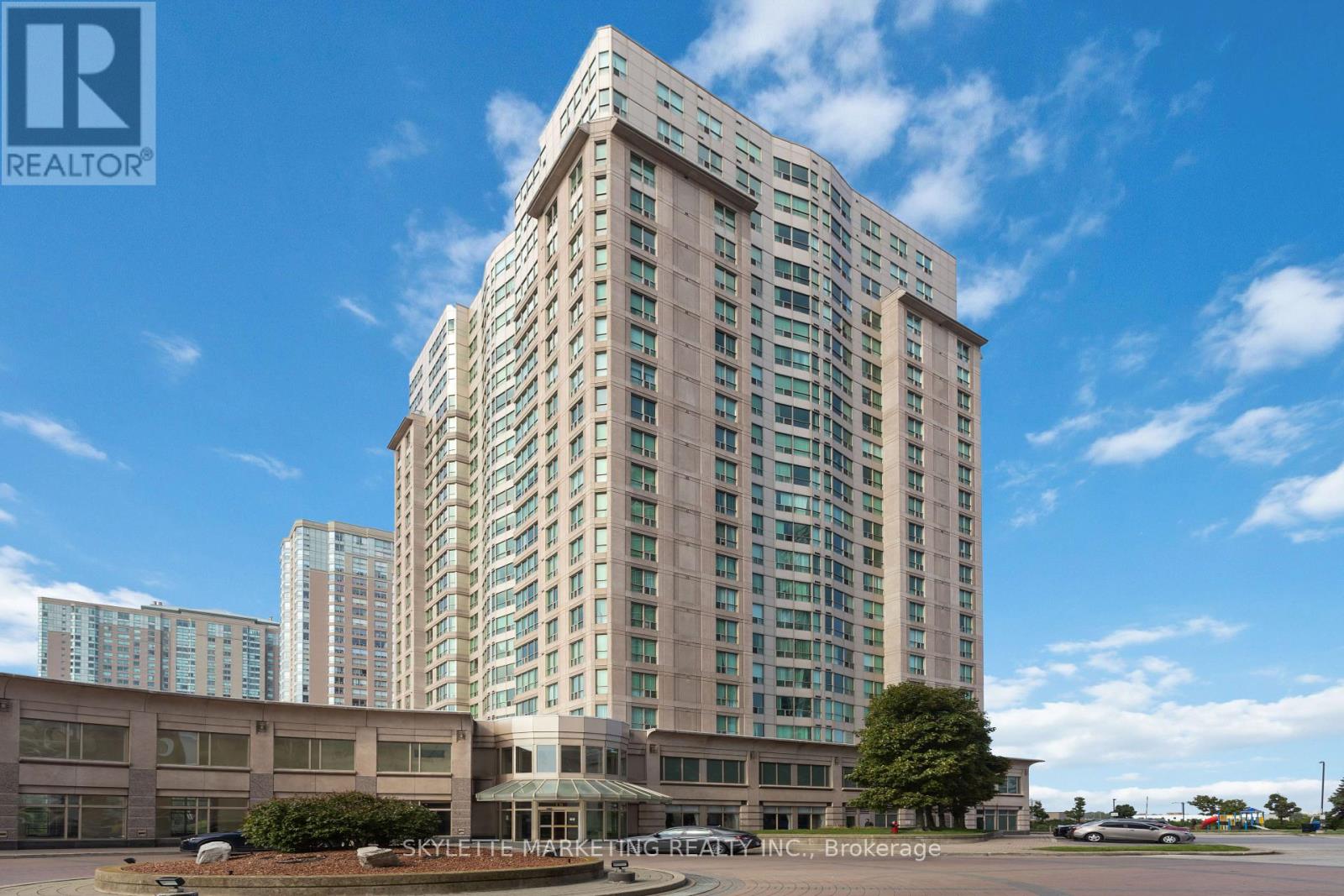 18 Lee Centre Dr Ph205 Dr, Toronto, ON M1H 3H5