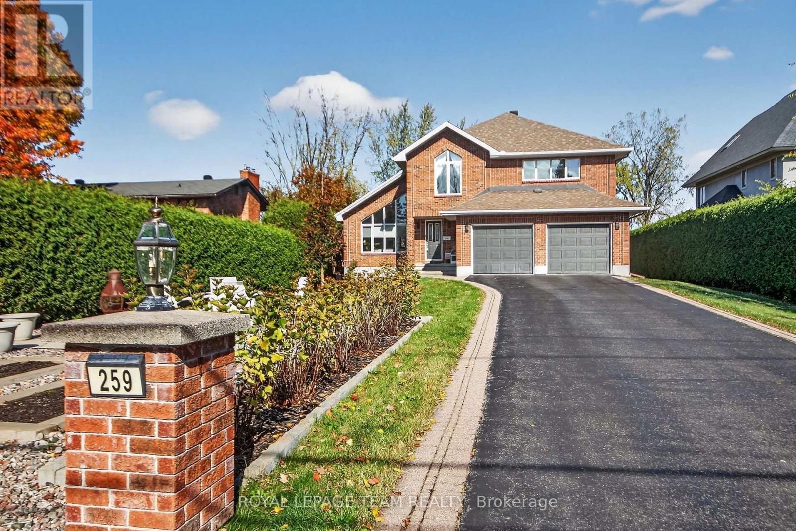 259 Grandview Rd, Ottawa, ON K2H 8B9