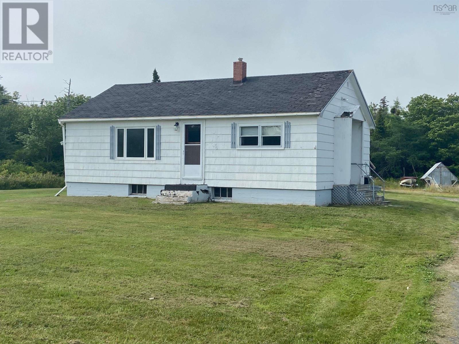 42 Abbotts Harbour Rd, Middle West Pubnico, NS B0W 3S0
