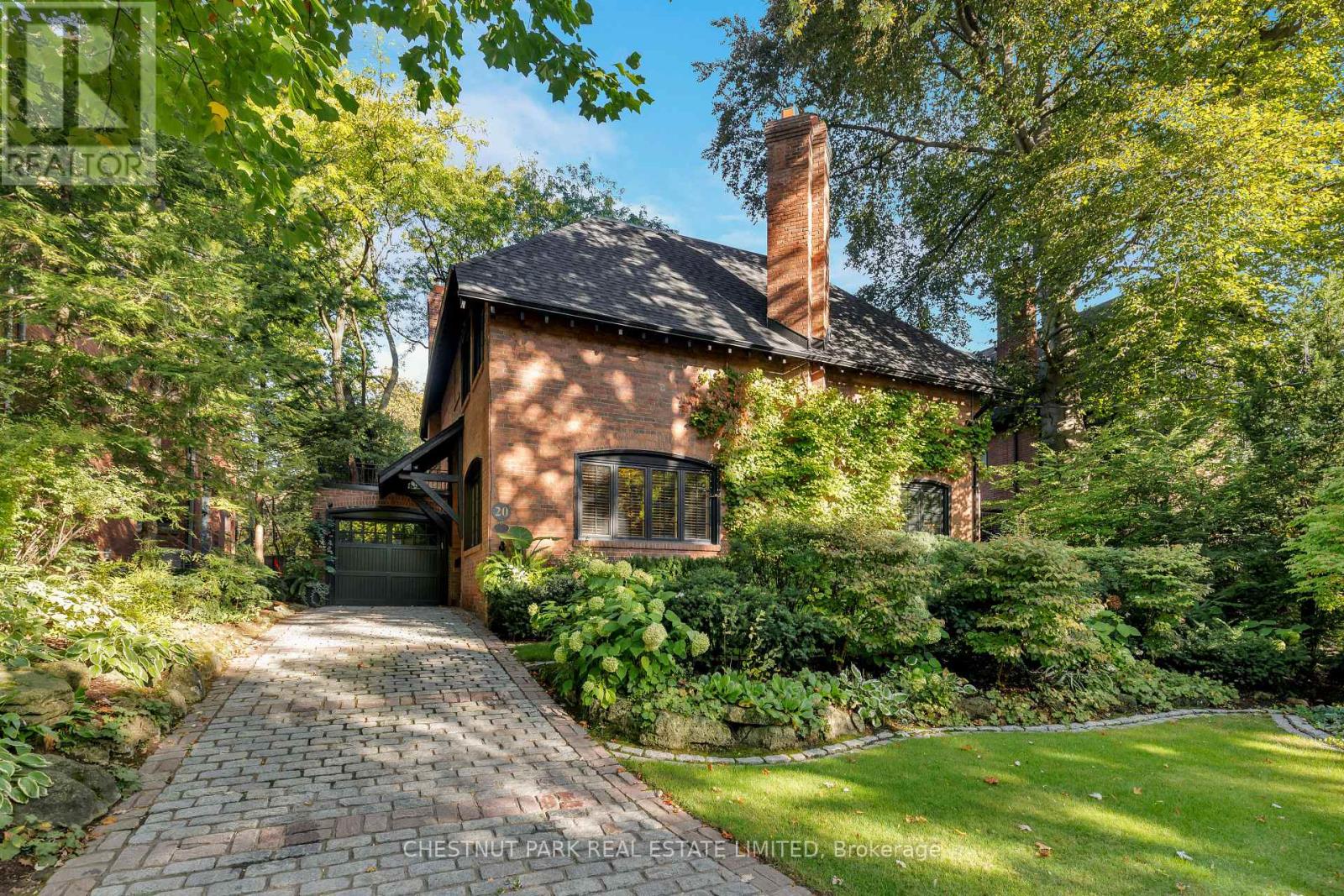20 Mckenzie Ave, Toronto, ON M4W 1J9