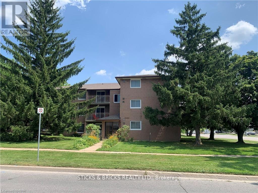 202 5222 Portage Rd, Niagara Falls, ON L2E 6Z4