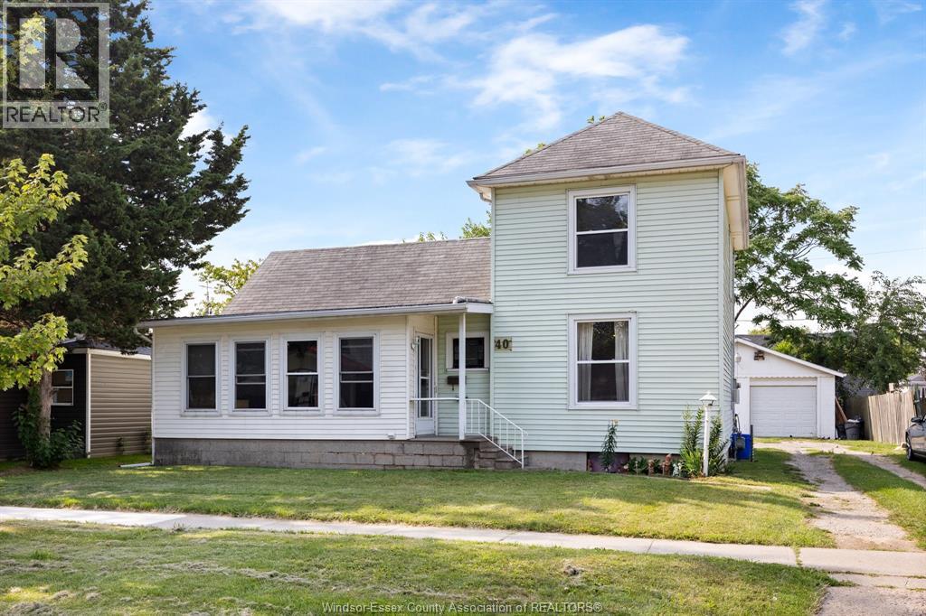 40 Orange St, Leamington, ON N8H 1P7