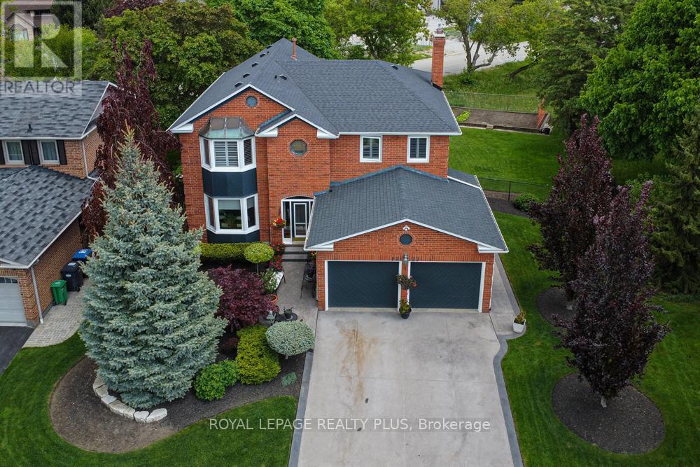 1827 Folkway Dr, Mississauga, ON L5L 2X1