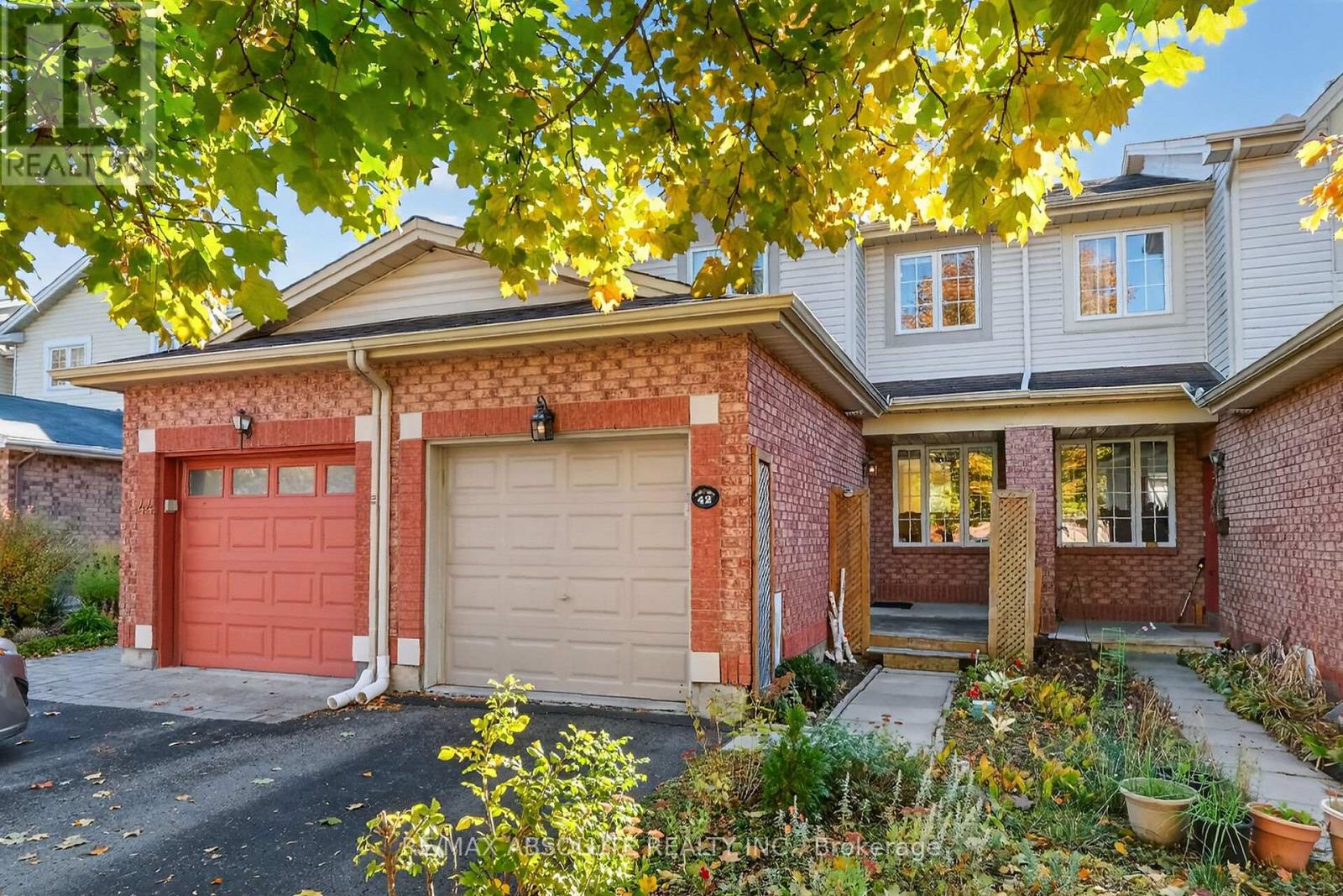 42 College Cir, Ottawa, ON K1K 4R8